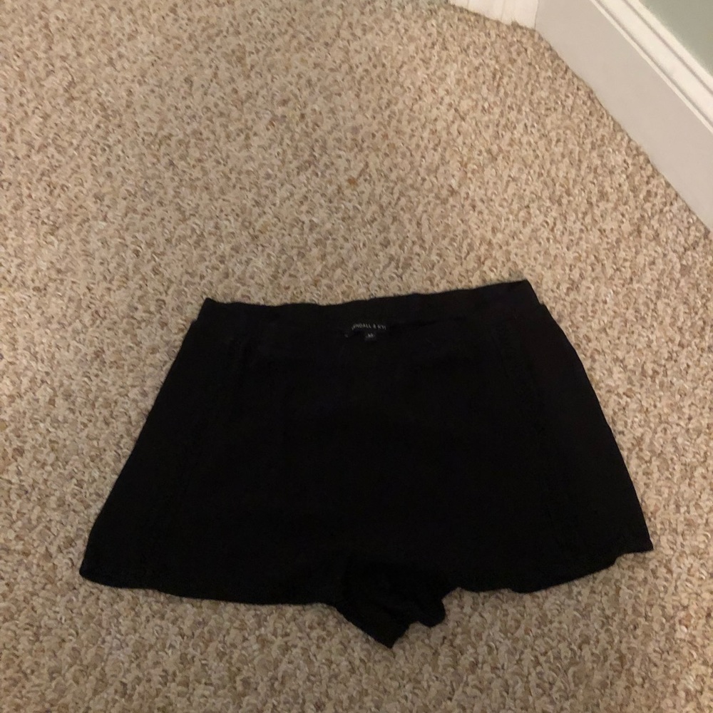 Kendall and Kylie Black shorts with detailing